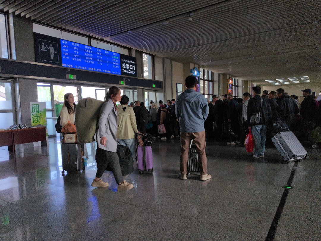 Day 29: Off to Turpan - 12.000 km - The Complete Silk Road #silkroad — Off to Turpan