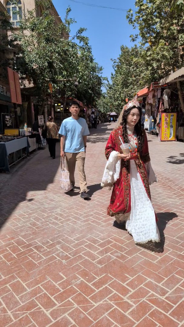 Day 31+32: Through the Taklamakan to Kashgar - 12.000 km - The Complete Silk Road #silkroad