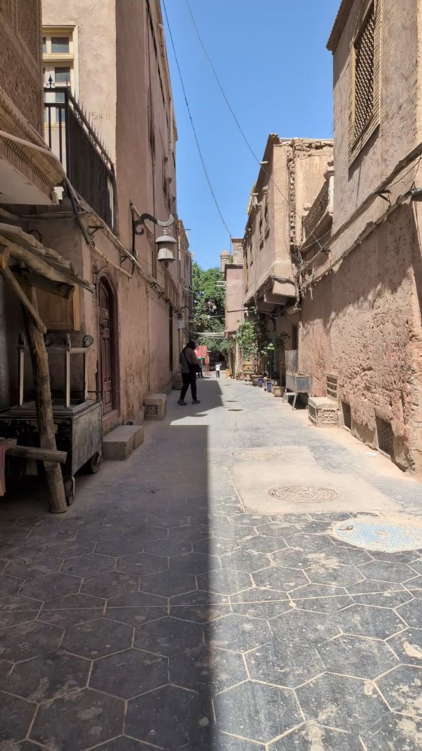 Day 31+32: Through the Taklamakan to Kashgar - 12.000 km - The Complete Silk Road #silkroad
