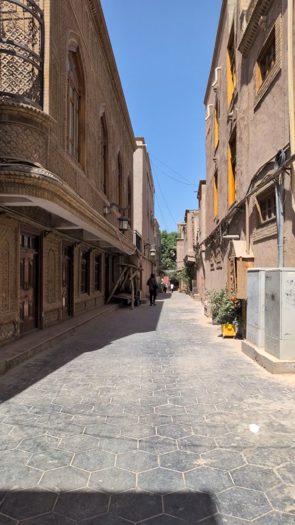 Day 31+32: Through the Taklamakan to Kashgar - 12.000 km - The Complete Silk Road #silkroad
