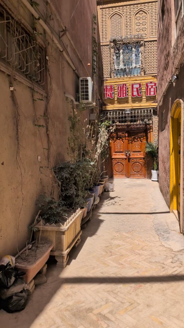 Day 31+32: Through the Taklamakan to Kashgar - 12.000 km - The Complete Silk Road #silkroad