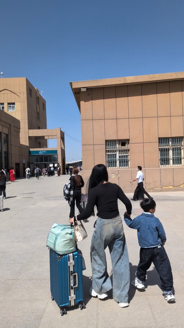 Day 31+32: Through the Taklamakan to Kashgar - 12.000 km - The Complete Silk Road #silkroad