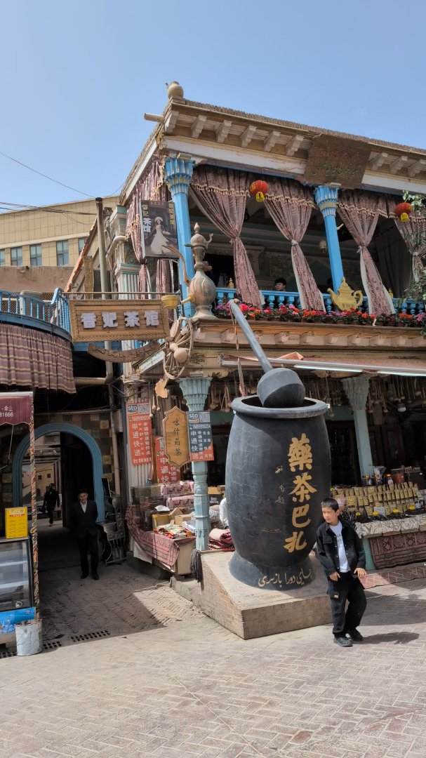 Day 33: Kashgar, Gate to the Silkroad - 12.000 km - The Complete Silk Road #silkroad