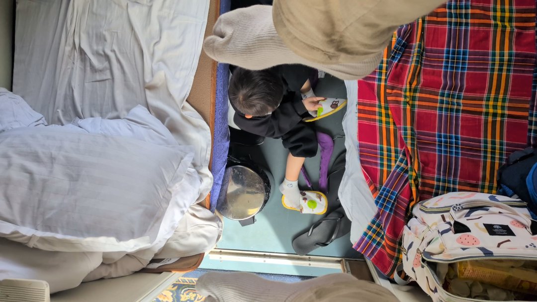 Day 34+35+36: 44 hours on a train: Taklamakan and Parts of Tibet - 12.000 km - The Complete Silk Road #silkroad