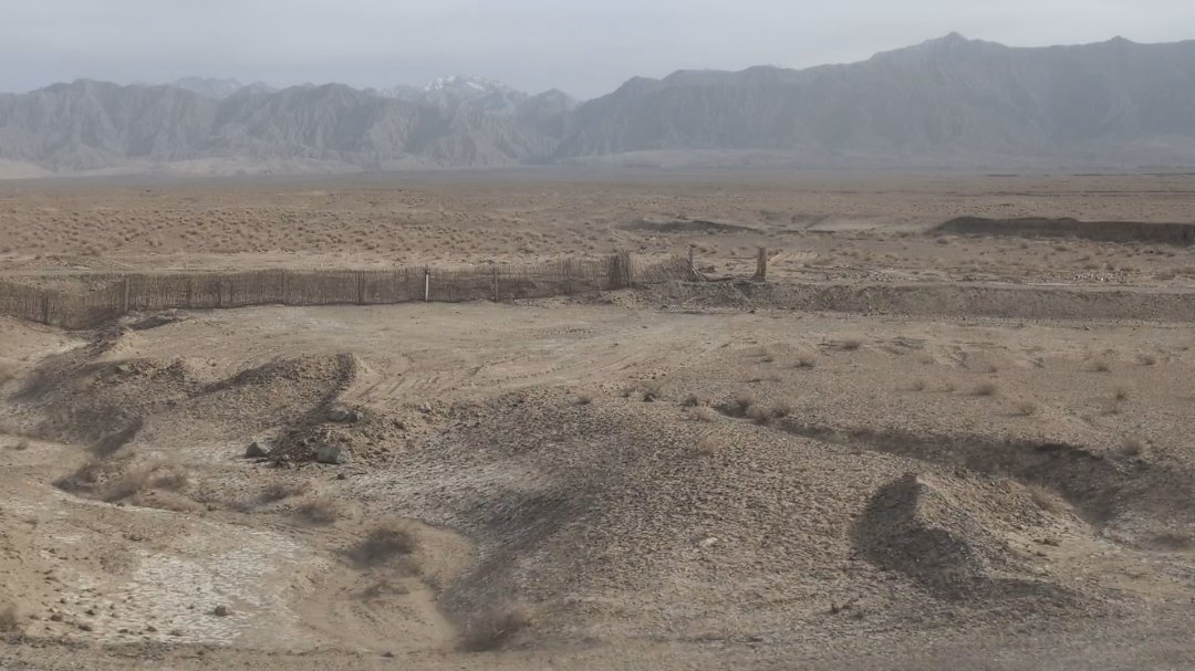 Day 34+35+36: 44 hours on a train: Taklamakan and Parts of Tibet - 12.000 km - The Complete Silk Road #silkroad