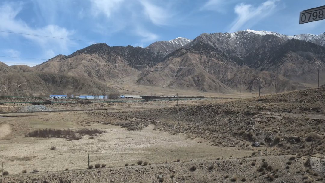 Day 34+35+36: 44 hours on a train: Taklamakan and Parts of Tibet - 12.000 km - The Complete Silk Road #silkroad
