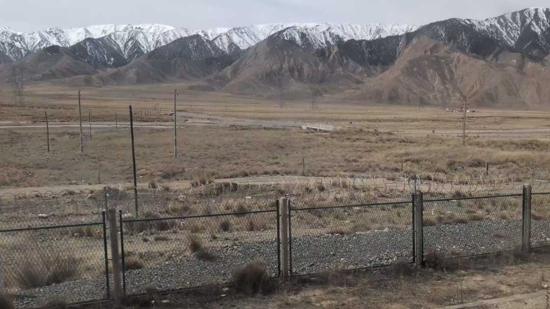 Day 34+35+36: 44 hours on a train: Taklamakan and Parts of Tibet - 12.000 km - The Complete Silk Road #silkroad