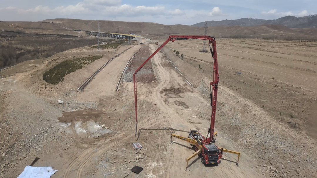 Day 34+35+36: 44 hours on a train: Taklamakan and Parts of Tibet - 12.000 km - The Complete Silk Road #silkroad