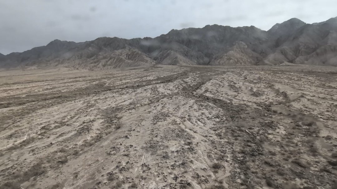 Day 34+35+36: 44 hours on a train: Taklamakan and Parts of Tibet - 12.000 km - The Complete Silk Road #silkroad