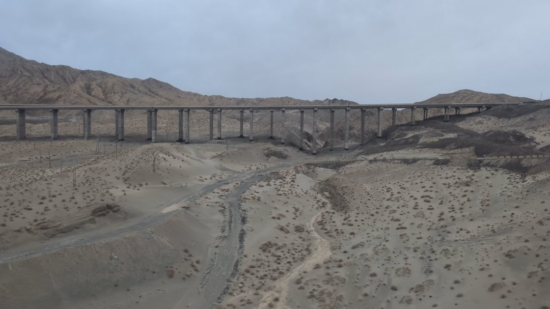 Day 34+35+36: 44 hours on a train: Taklamakan and Parts of Tibet - 12.000 km - The Complete Silk Road #silkroad