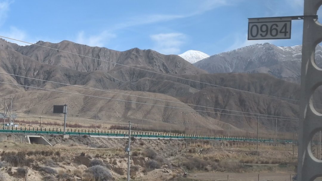 Day 34+35+36: 44 hours on a train: Taklamakan and Parts of Tibet - 12.000 km - The Complete Silk Road #silkroad