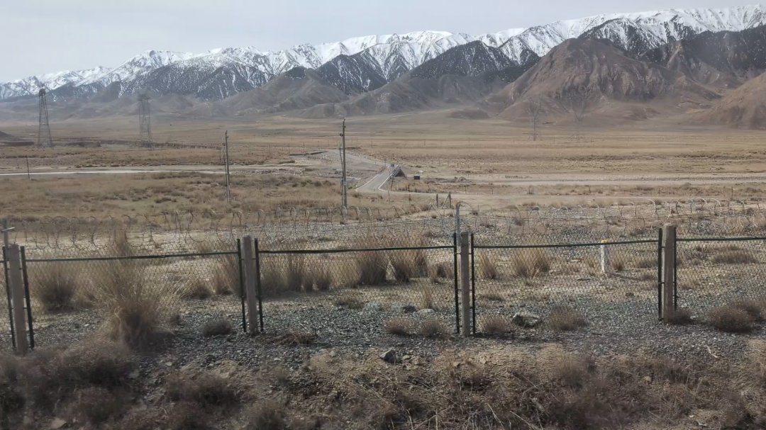 Day 34+35+36: 44 hours on a train: Taklamakan and Parts of Tibet - 12.000 km - The Complete Silk Road #silkroad