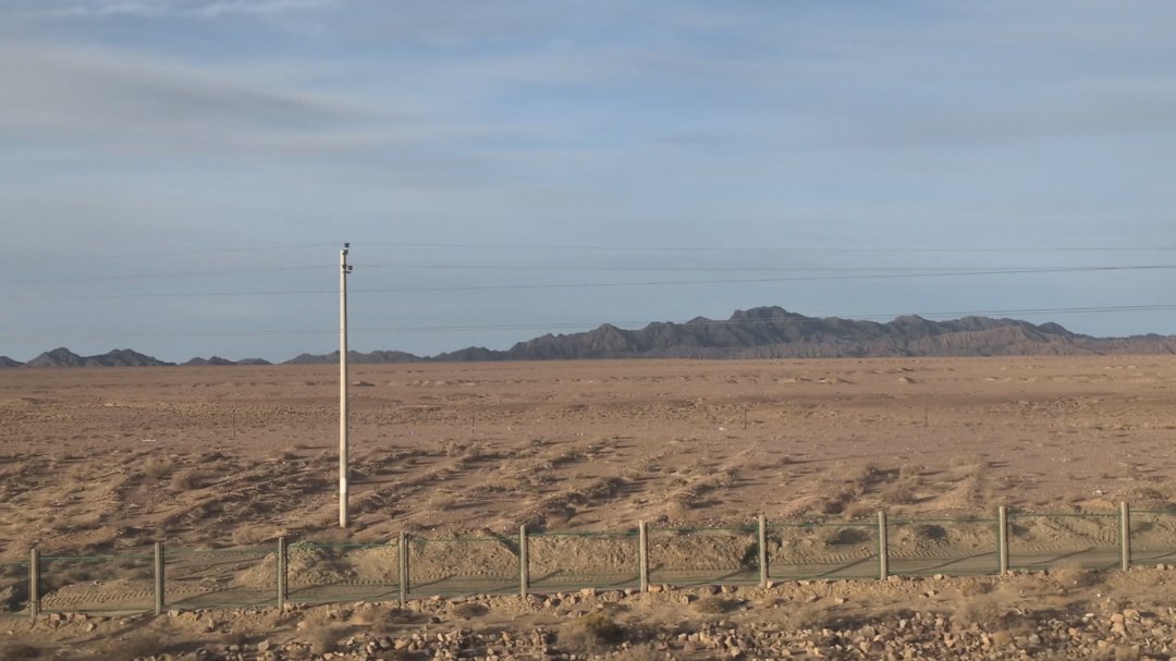 Day 34+35+36: 44 hours on a train: Taklamakan and Parts of Tibet - 12.000 km - The Complete Silk Road #silkroad