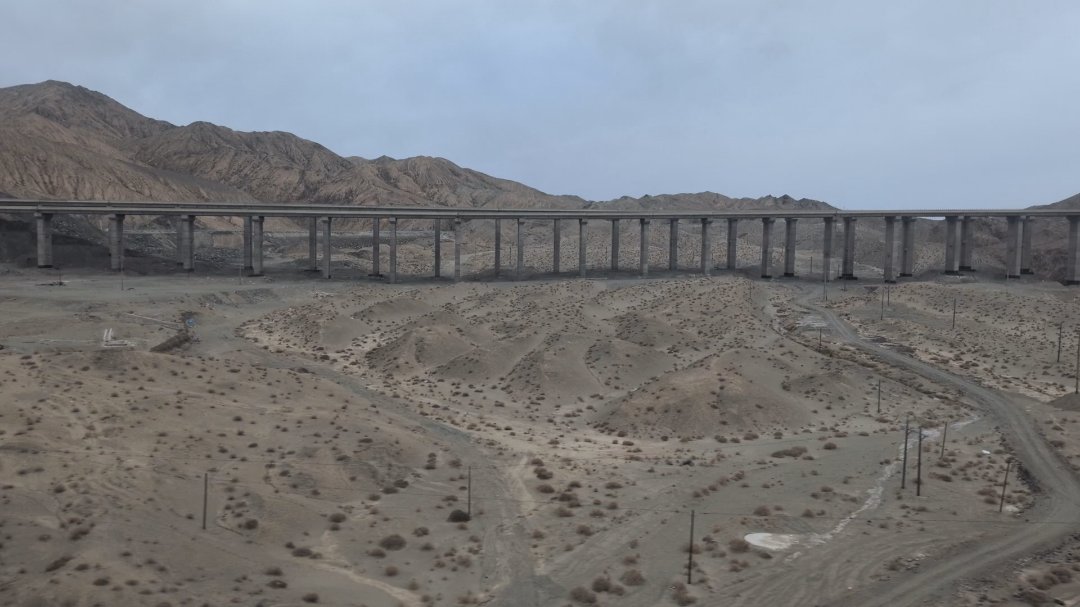 Day 34+35+36: 44 hours on a train: Taklamakan and Parts of Tibet - 12.000 km - The Complete Silk Road #silkroad