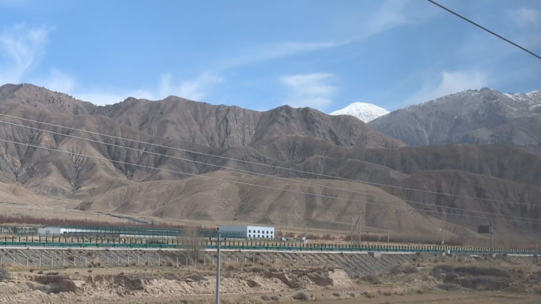 Day 34+35+36: 44 hours on a train: Taklamakan and Parts of Tibet - 12.000 km - The Complete Silk Road #silkroad