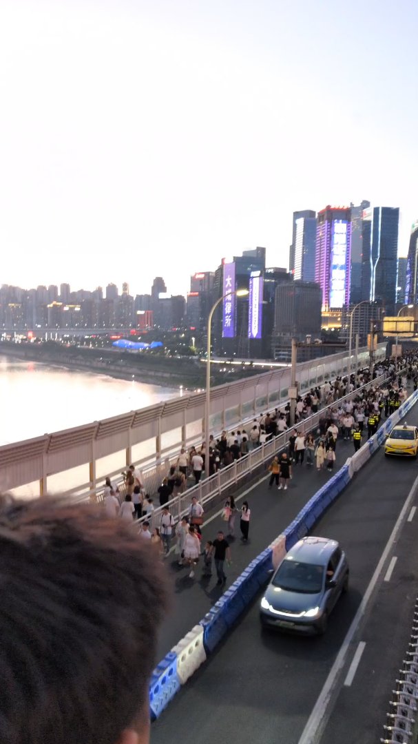 Day 40: Sightseeing and Drone Show in Chongqing - 20.000 km - Off to Singapore #homerun