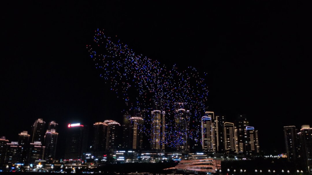 Day 40: Sightseeing and Drone Show in Chongqing - 20.000 km - Off to Singapore #homerun