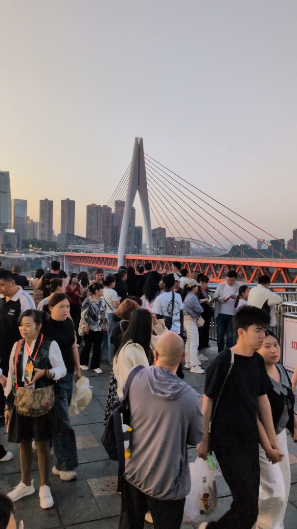 Day 40: Sightseeing and Drone Show in Chongqing - 20.000 km - Off to Singapore #homerun