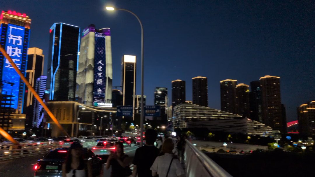 Day 40: Sightseeing and Drone Show in Chongqing - 20.000 km - Off to Singapore #homerun