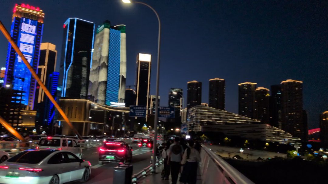 Day 40: Sightseeing and Drone Show in Chongqing - 20.000 km - Off to Singapore #homerun