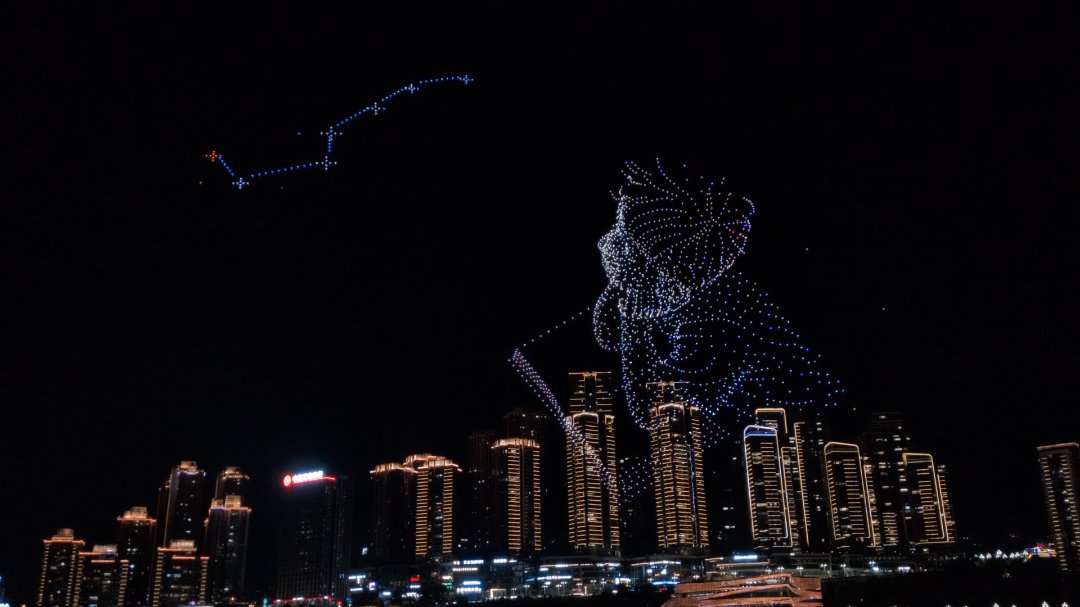 Day 40: Sightseeing and Drone Show in Chongqing - 20.000 km - Off to Singapore #homerun