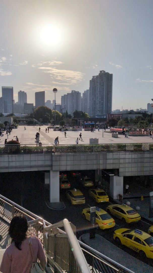 Day 40: Sightseeing and Drone Show in Chongqing - 20.000 km - Off to Singapore #homerun
