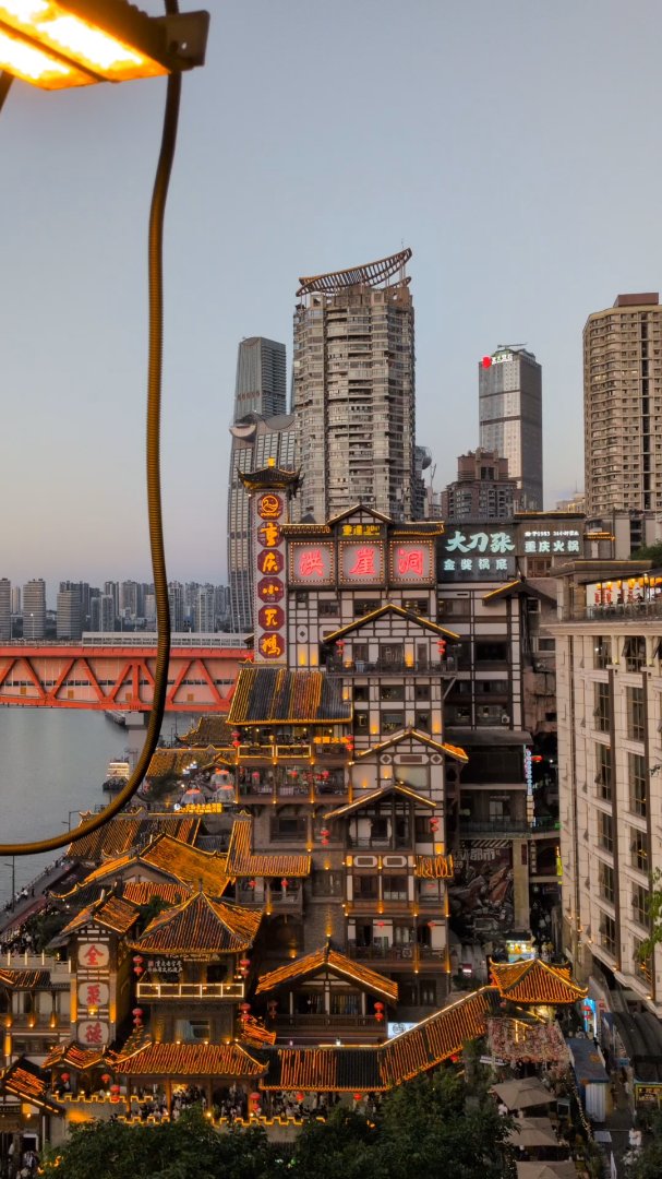Day 40: Sightseeing and Drone Show in Chongqing - 20.000 km - Off to Singapore #homerun